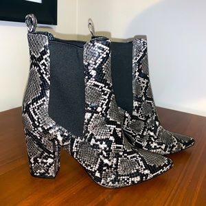 👢Steve Madden Python Boots